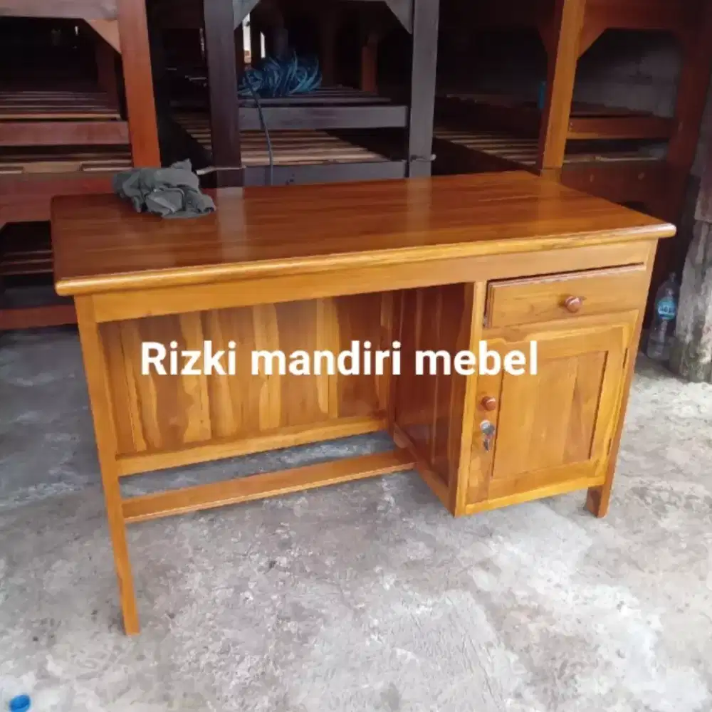 Meja kantor jati