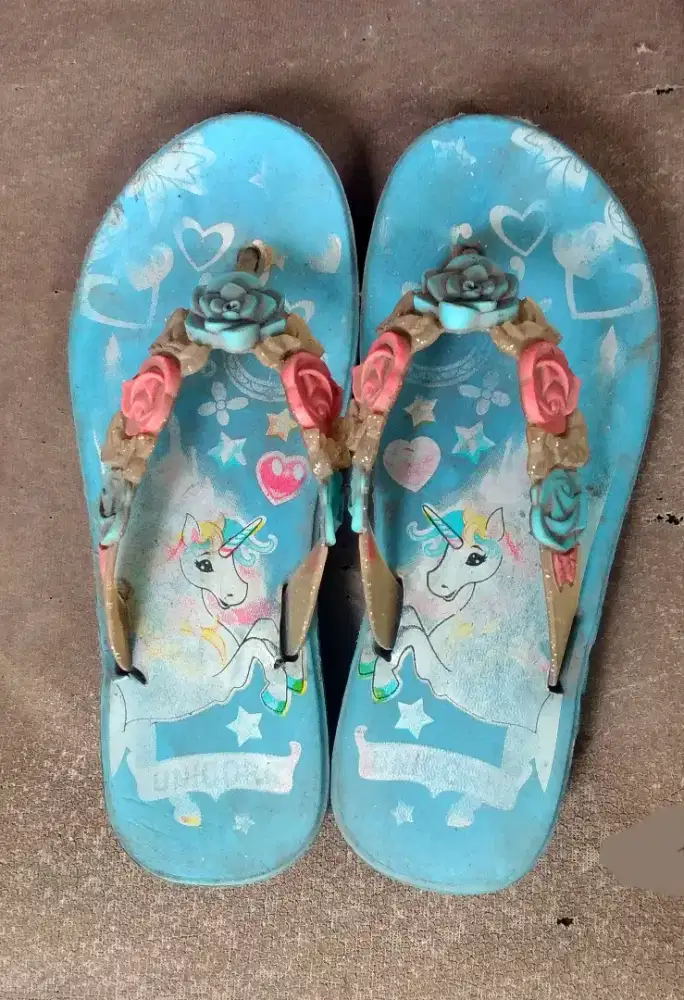 Sendal anak ma@ih lumayan