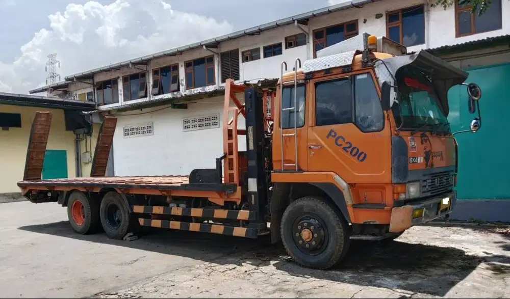 Mitsubishi Tronton Self Loader tipe FV415P tahun 2007
