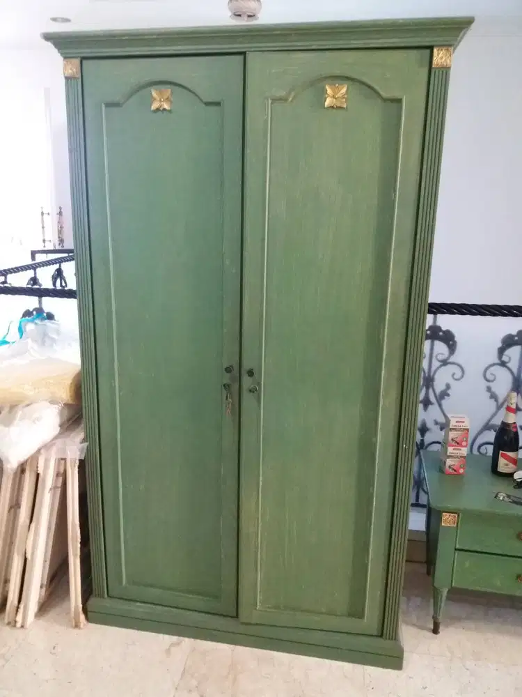 DIJUAL SATU SET LEMARI BUFFET & LEMARI PAKAIAN