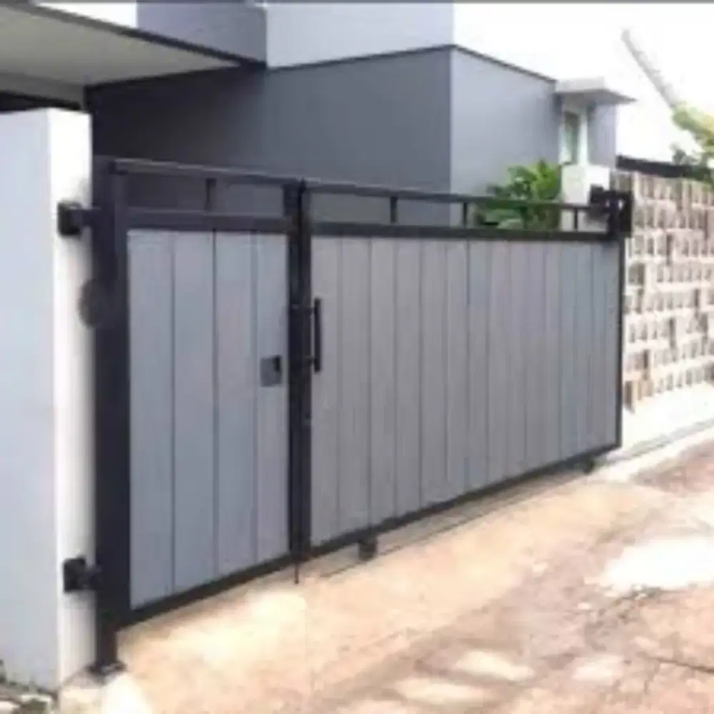 Pagar minimalis rangka hollow kombinasi grc woodplank