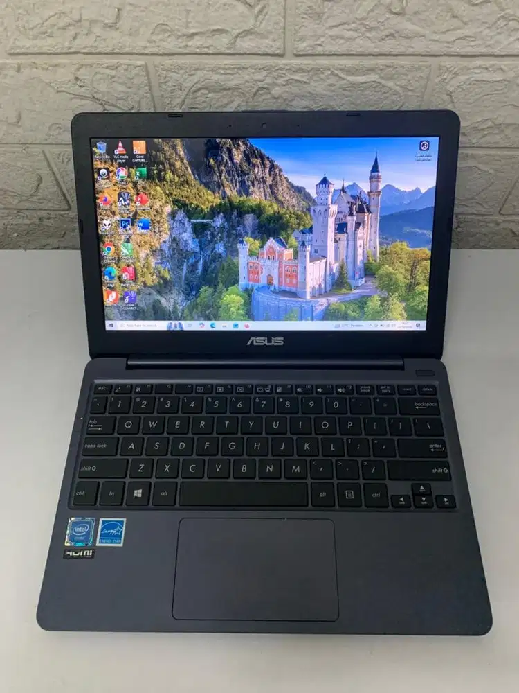 Laptop Asus 12 inc simple sudah ssd