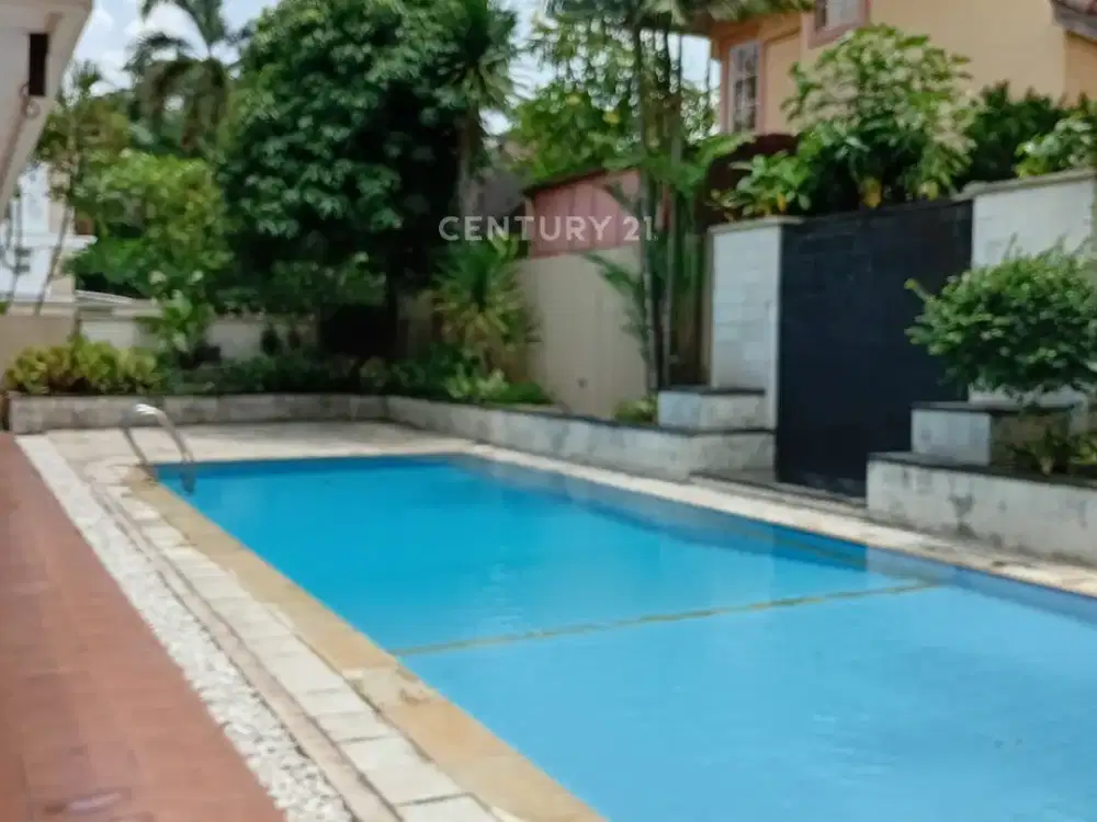 Jual Rumah Mewah Cakep Siap Huni Posisi Hoek Taman Golf Tangerang