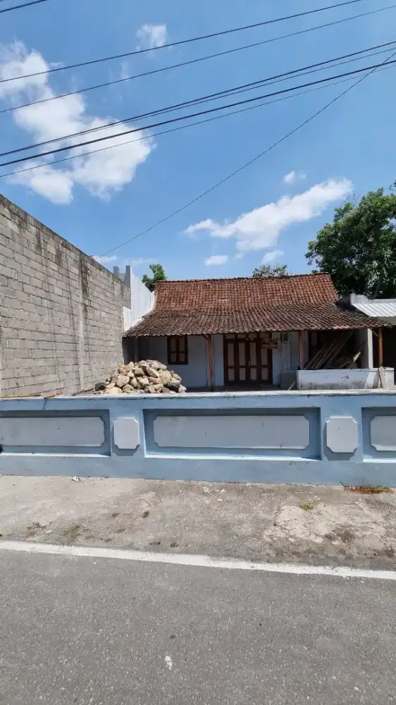 Dijual Tanah Beserta Bangunan Lokasi Strategis di Boyolali