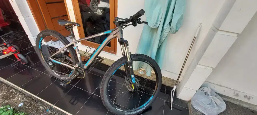 Sepeda Gunung MTB Polygon Xtrada 5 tahun 2019