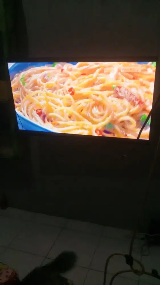 Tv tipe Esense ukuran 40 inchi