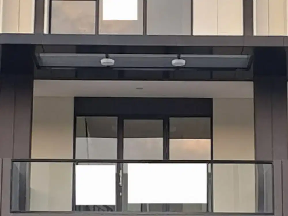 Ruko Sorrento 3 lantai hadap jalan dan timur siap pakai