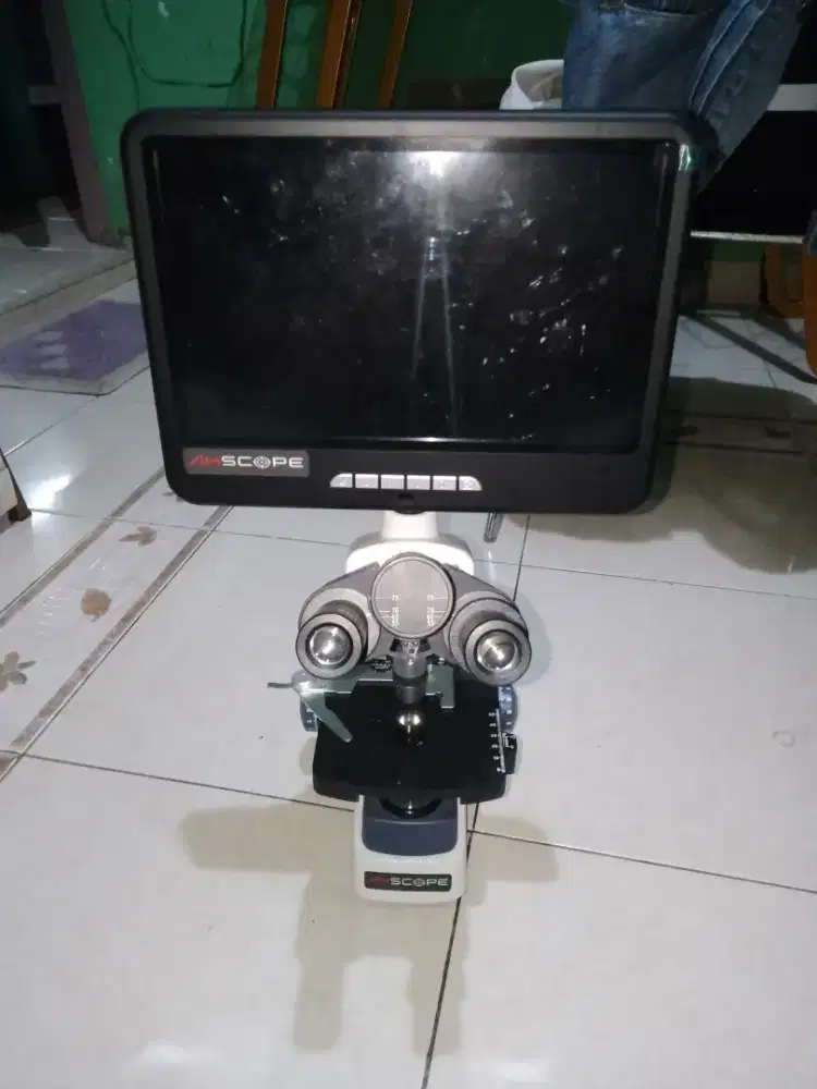 Mikroskop Trinokuler, mulus, unit bagus, noken, nego tipis