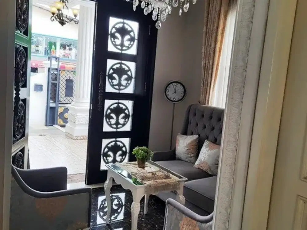 Rumah Mewah Classic di Jalan utama Citra Gran Siap Huni