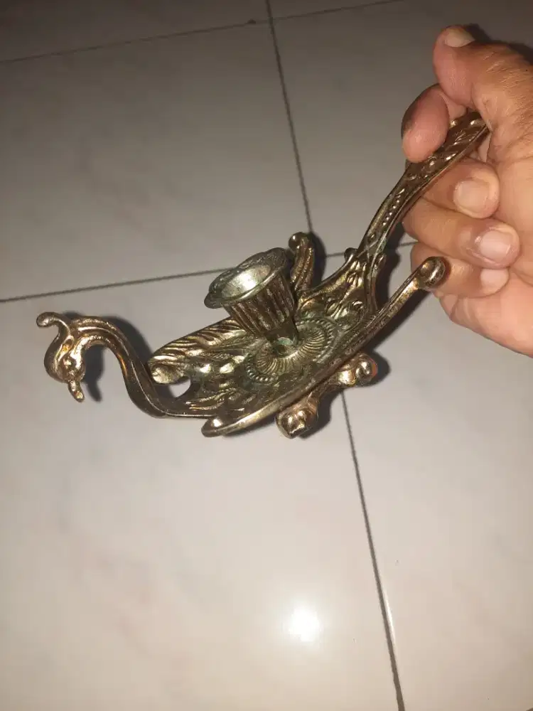 Tempat lilin bahan kuningan antik