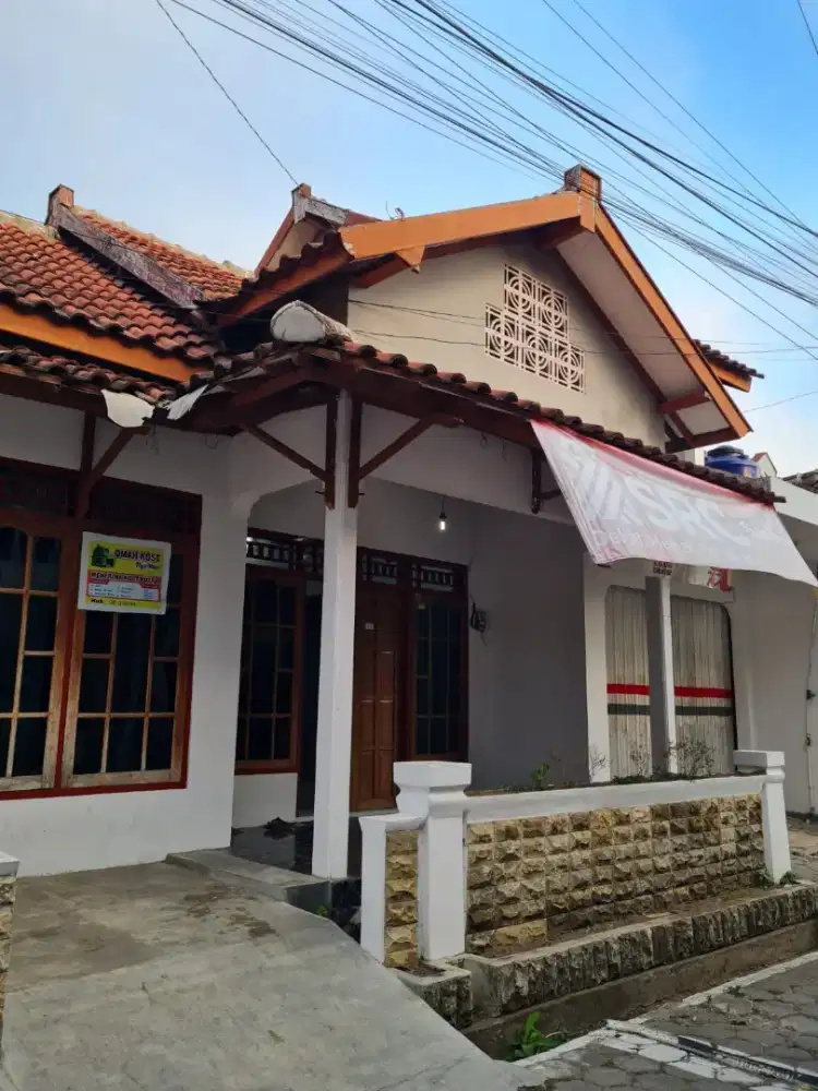 Disewakan rumah 4 kamar di jl Kaliurang km 10 ngalangan Sinduharjo