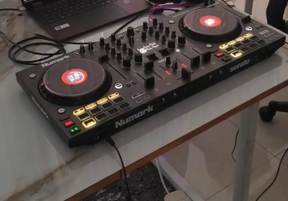 Numark Controller  Ns4fx