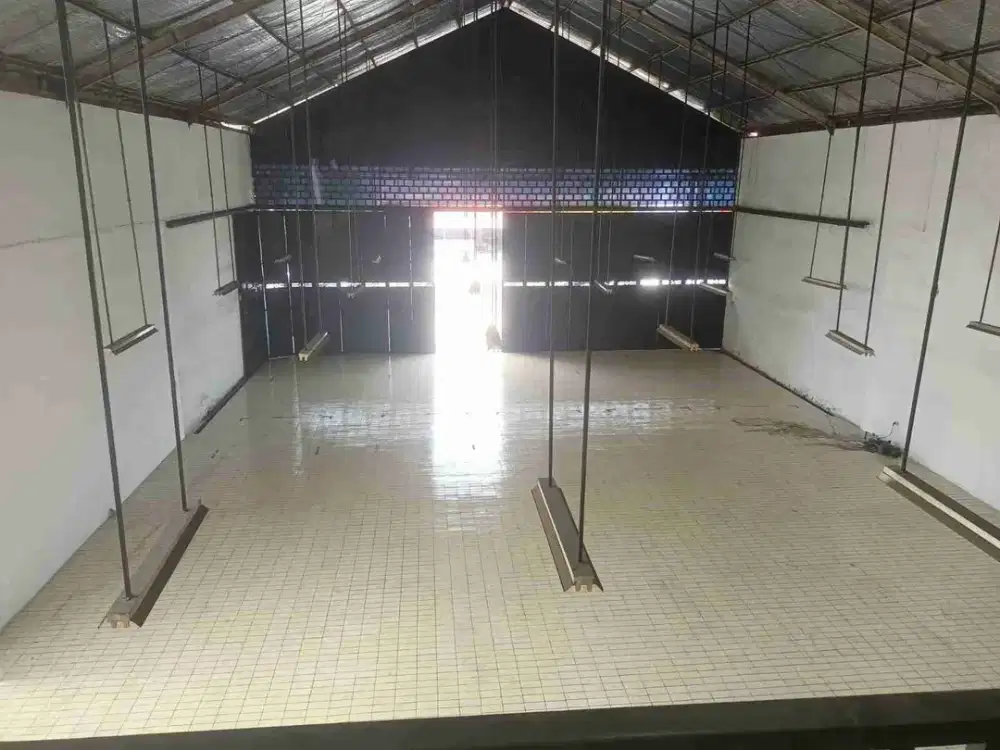 Disewakan Ex Showroom mobil pinggir jalan Sultan Agung Bekasi.