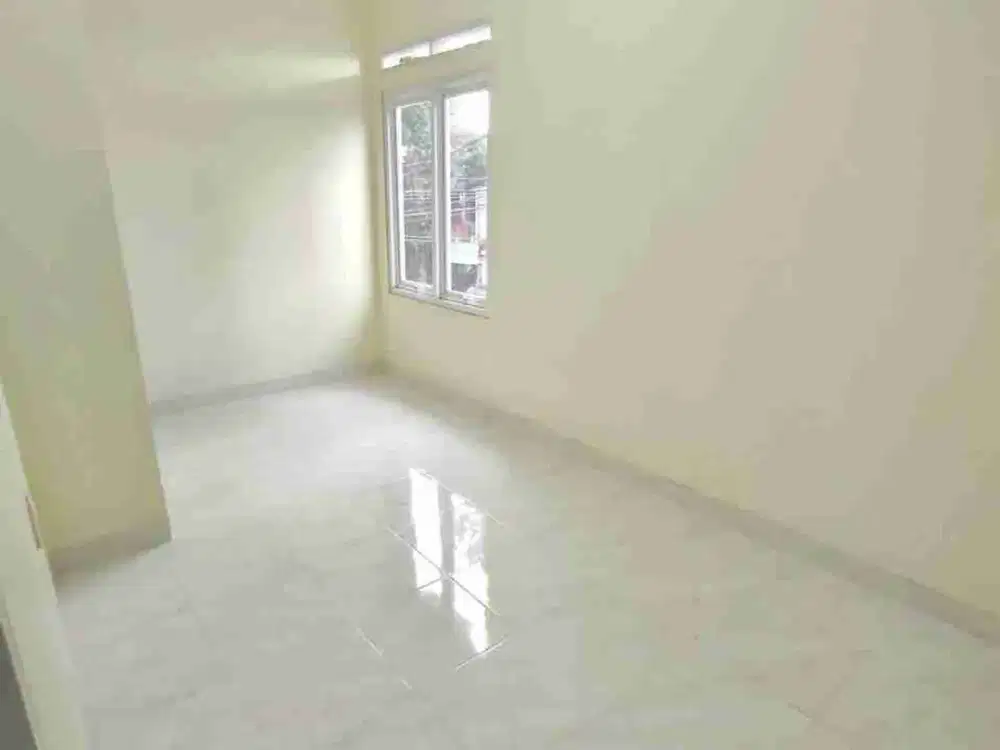 Disewakan Ruko Lokasi Strategis 3 Lantai di Cijerah