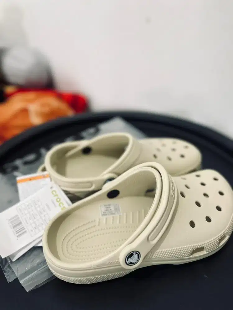 Sendal crocs basic clogs