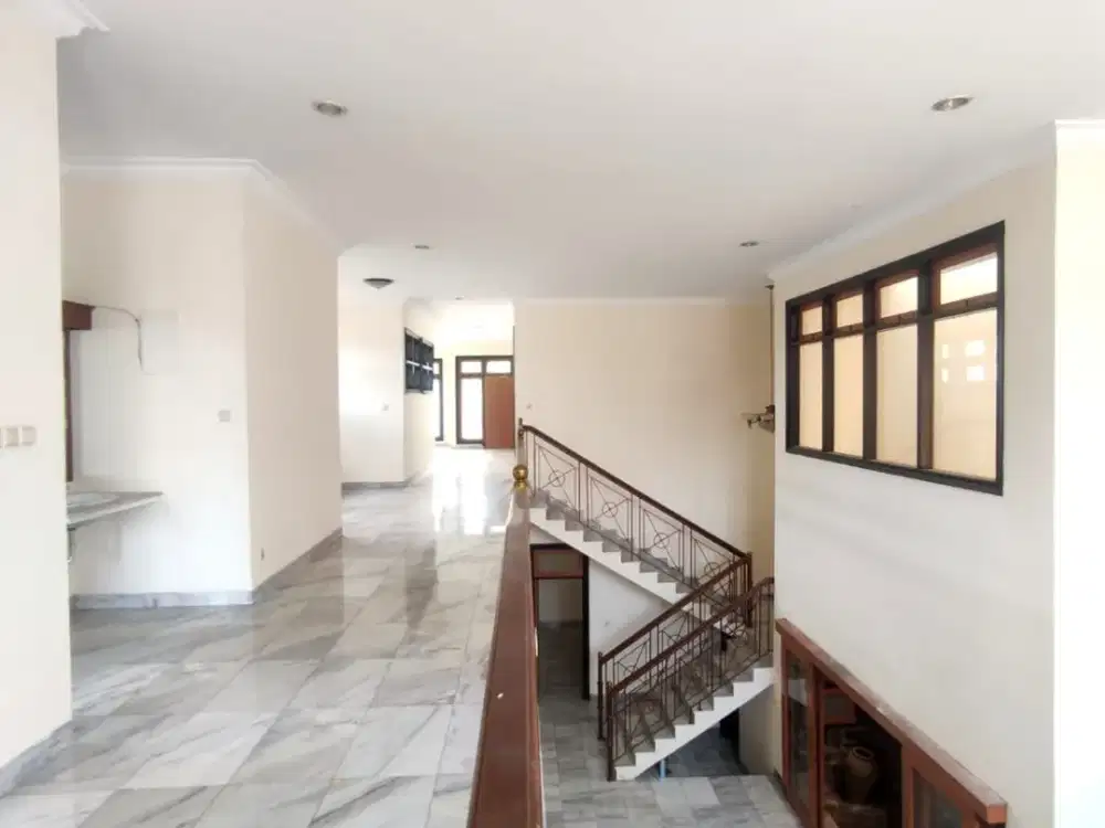 Di sewakan Rumah di cilandak timur pasar minggu jaksel