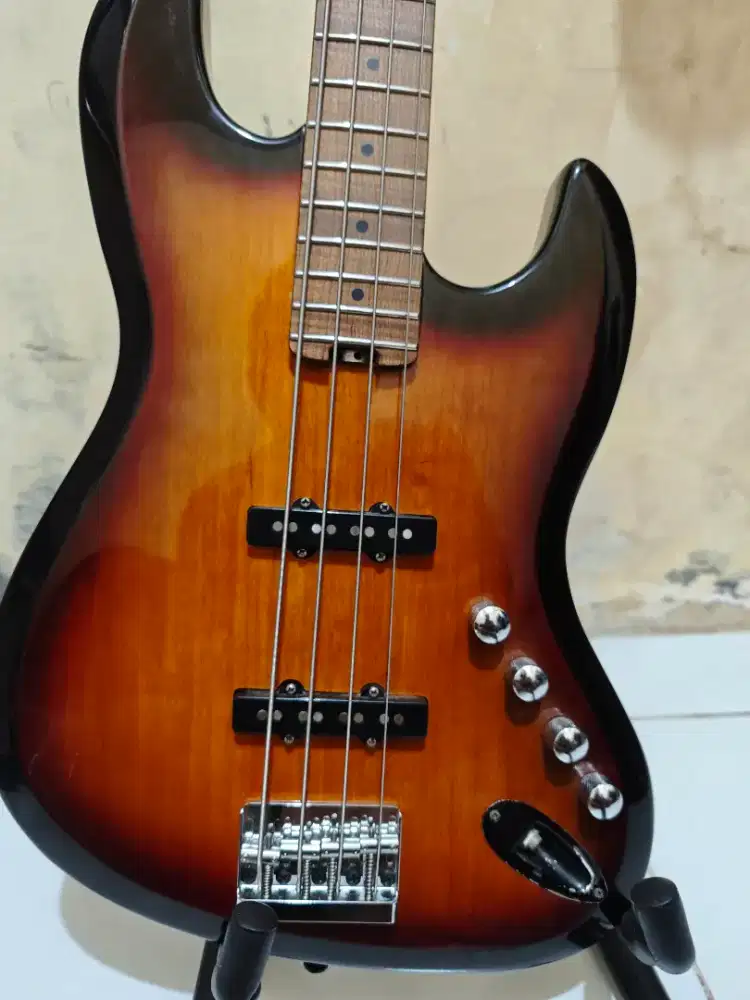 Bass aktif Harley Benton