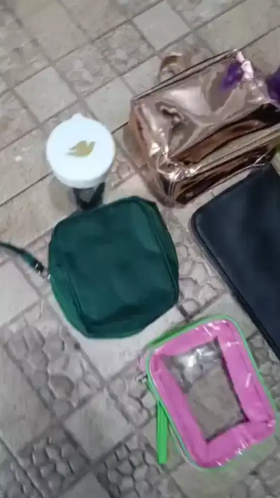 Di jual borongan : Tas, lunch box dan lain nya