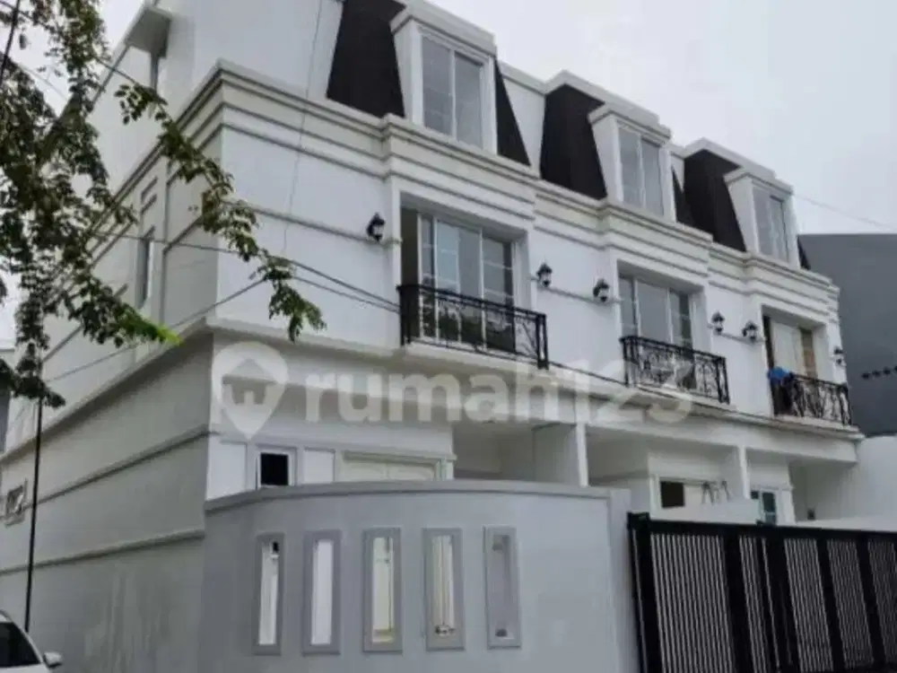 Rumah Modern Clasic Muara Karang Lokasi Cakep