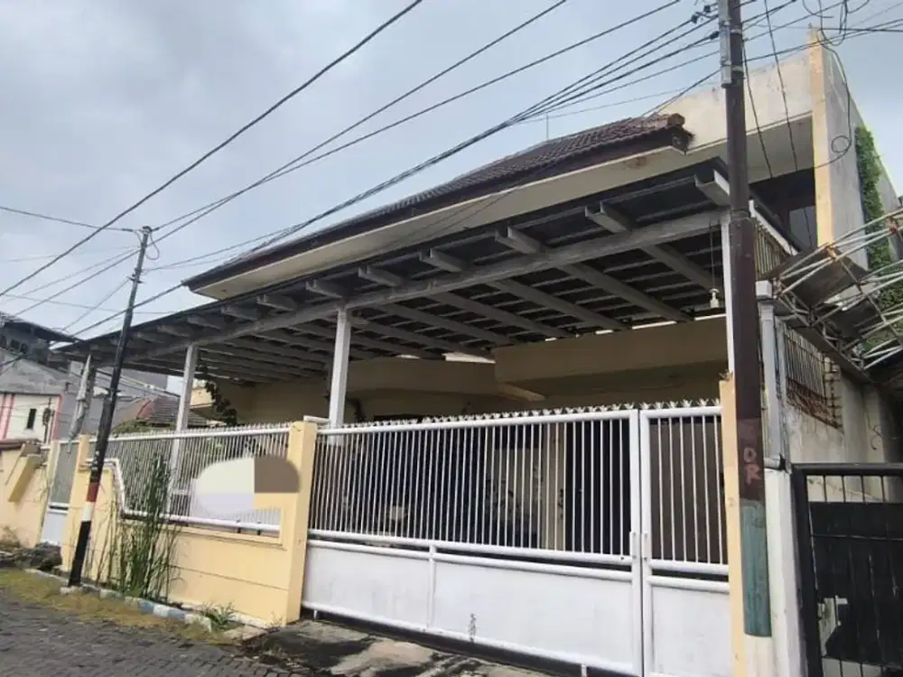 Rumah Hook Simpang Darmo Permai Selatan