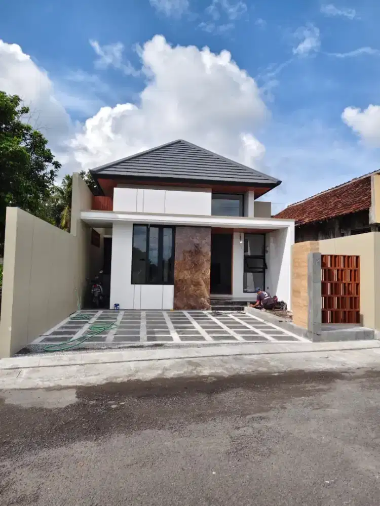 Rumah Gaya Tropis Modern View Sawah dg Tanah Luas Area Jakal Km. 10