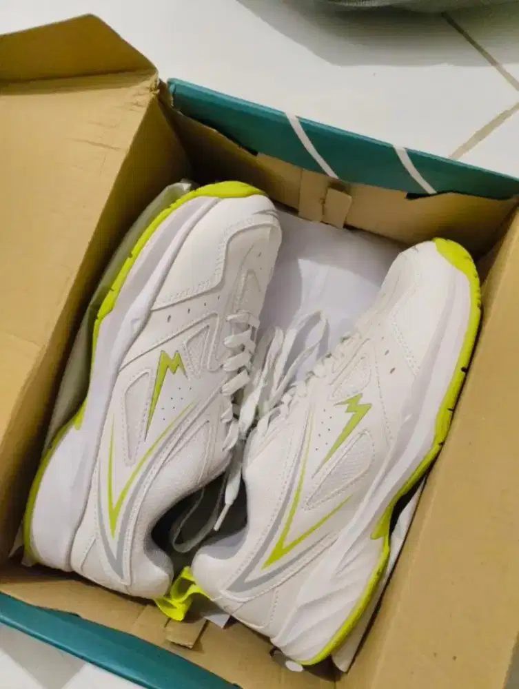 EAGLE ODYSSEY BADMINTON SHOES