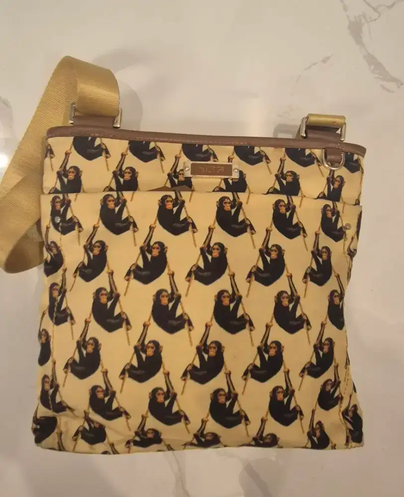 Tas selempang Cewek Tumi