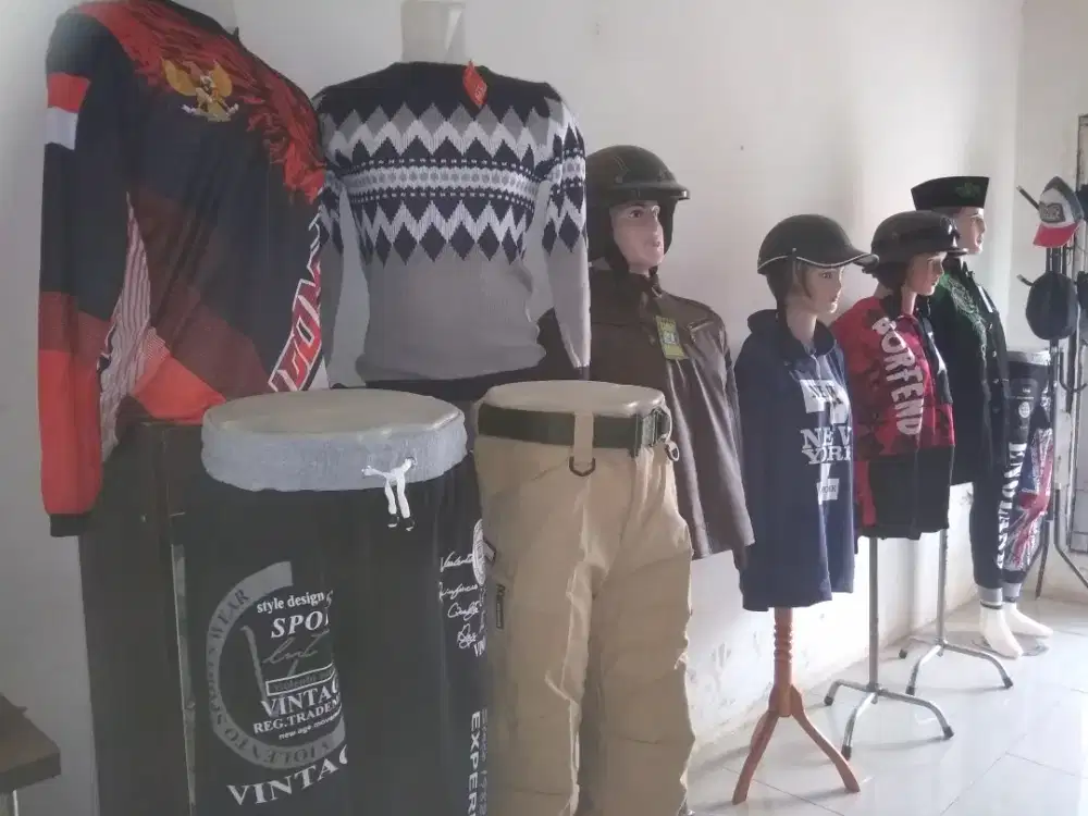 Manekin patung pajangan toko pakaian