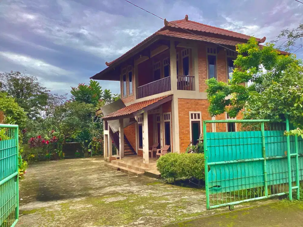 Rumah istirahat, Cipicung, Cijeruk beserta kebun.