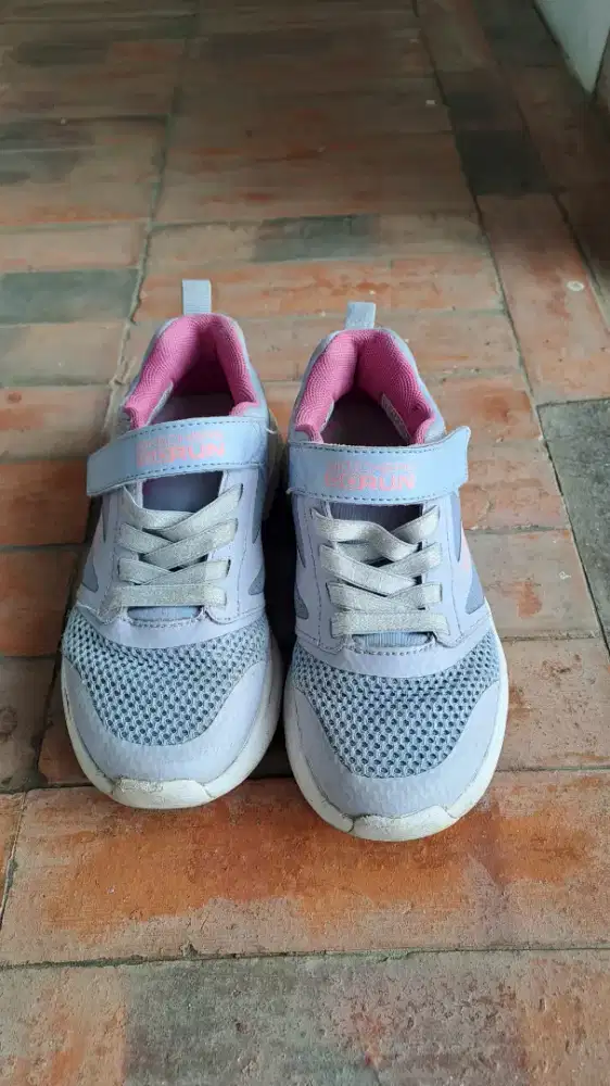 Sepatu skechers anak