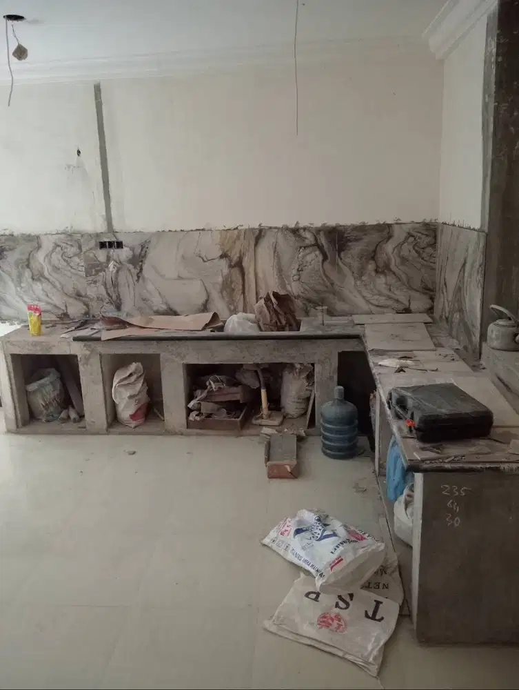 Tukang pasang kramik meja dapur dan lantai