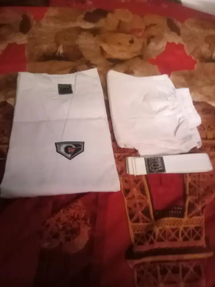 Baju taekwondo tuk remaja / dewasa,,ukuran 150/XL
