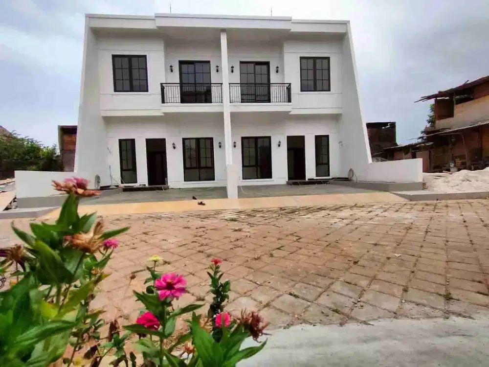Rumah 2 lantai, akses pinggir jalan, jl raya jatimakmur, termurah