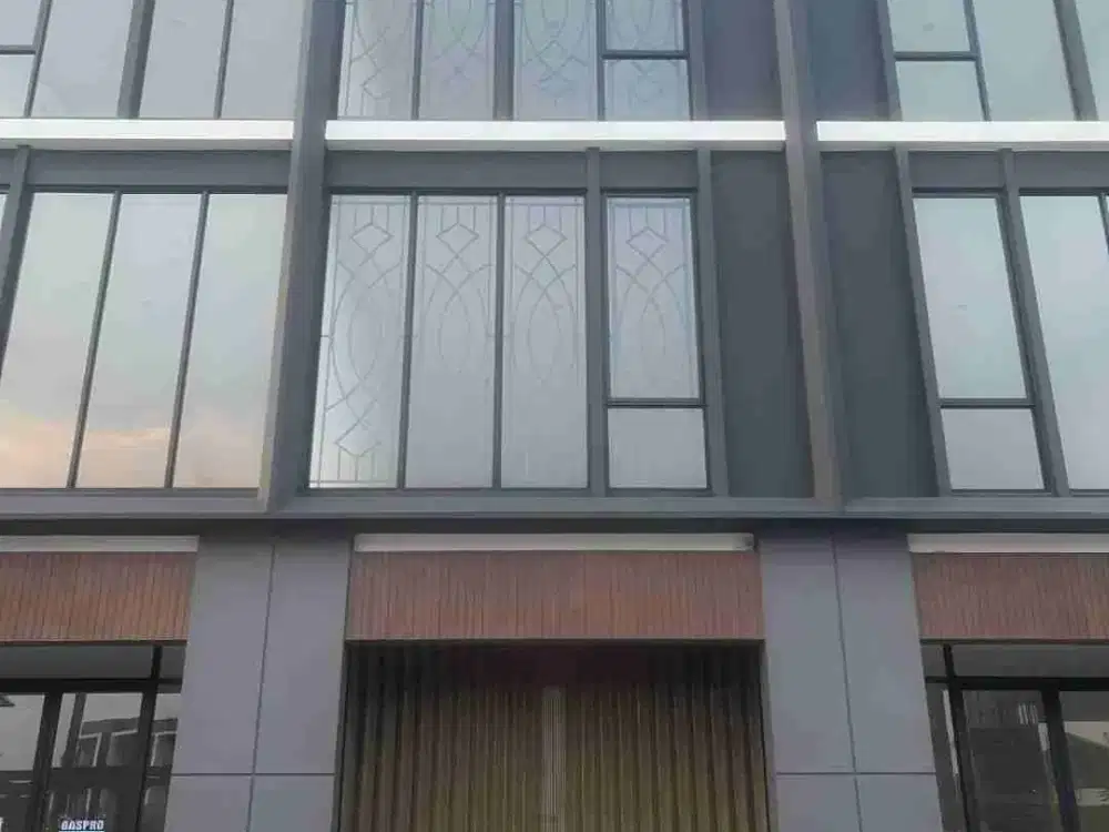 Disewakan Ruko Hampton Avenue 3 Lantai Ada Folding Gate,Teralis Paramount Gading Serpong