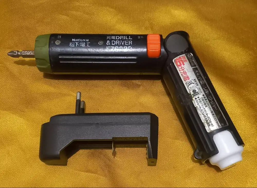 Obeng DC merk National,Obeng(+) dan Charger nya,Fungsi Normal,NET