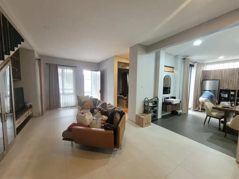 Rumah Nyaman di Setraduta Semi Furnished Setra Duta