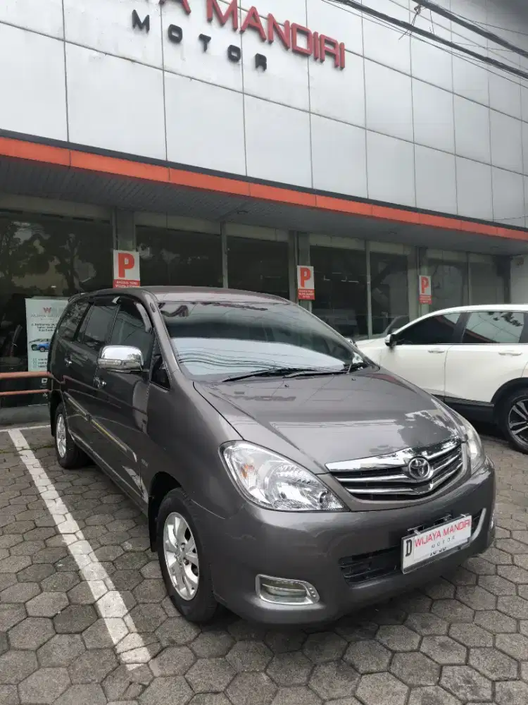TOYOTA INNOVA 2.0 G  A/T 2011