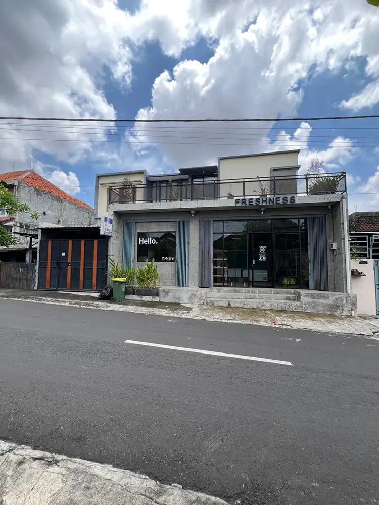 Dijual Rumah mewah plus toko (baru renov)