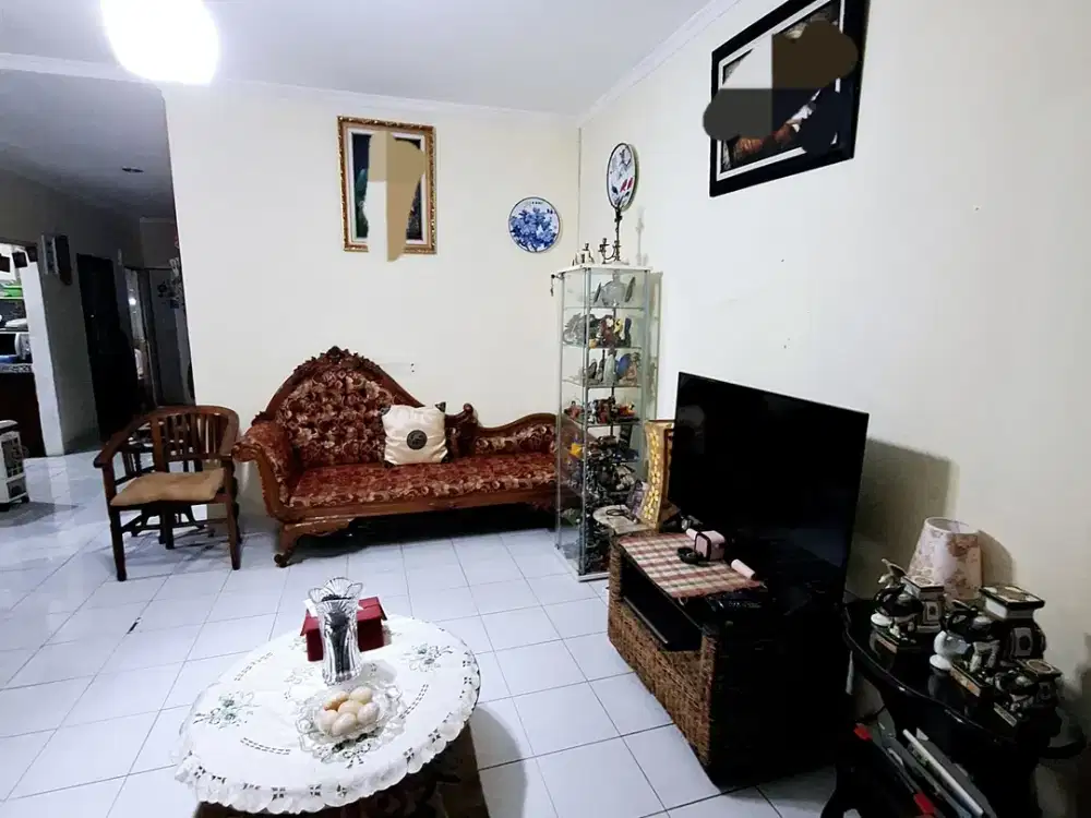 DIJUAL CEPAT RUMAH   Di  daerah Antapani Lingkungan aman dan nyaman, bebas banjir, keamanan 24Jam, row Jalan 2 mobil. Harga di bawah pasaran di area s