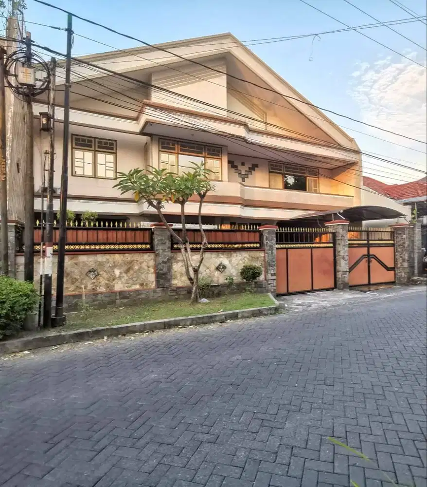 Dijual Rumah 2 Lantai Darmo Permai Row Jalan Besar Siap Huni