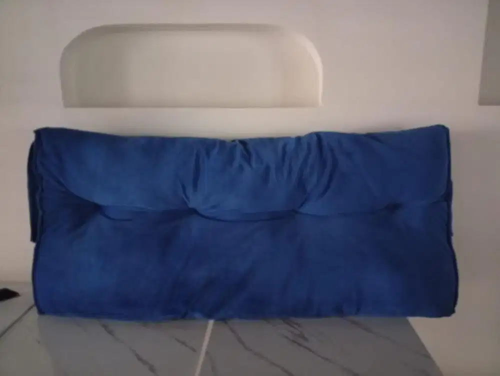 Bantal sandaran kursi atau tempat tidur