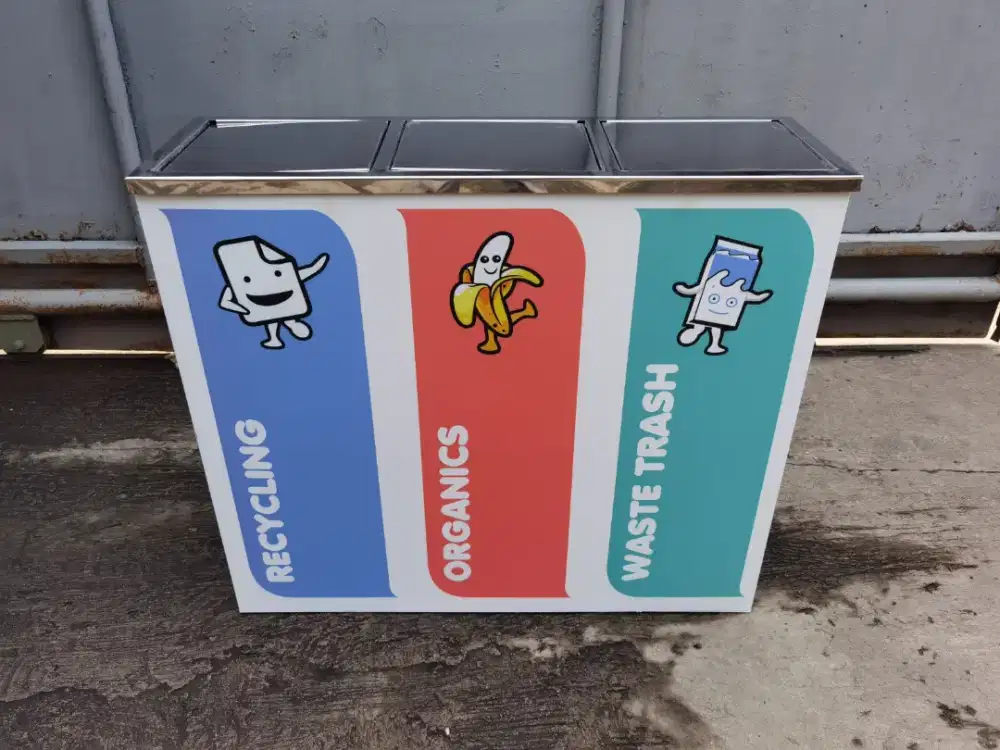 Tempat sampah Stainless Steel 3 lubang uk.P.93 L.29 T.81 cm