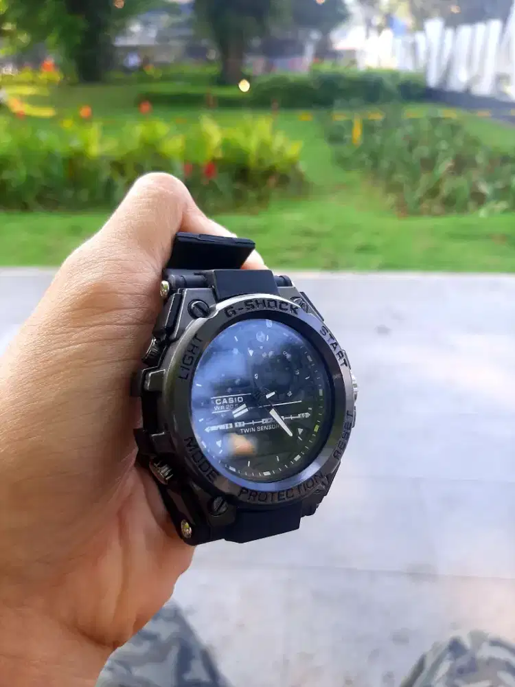 Jam tangan digital analog