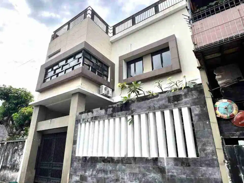 Rumah Mewah 2 lt di Pajang Laweyan Tengah Kota Solo