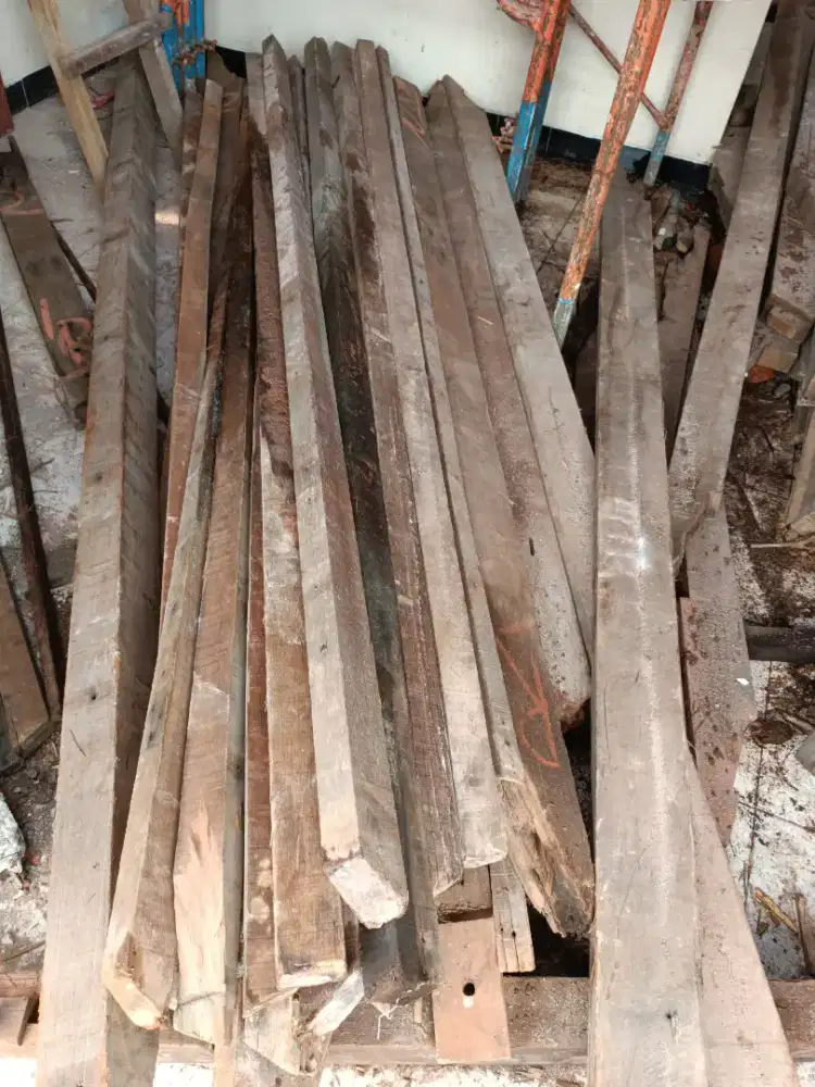 Jual kayu bekas bangunan lama