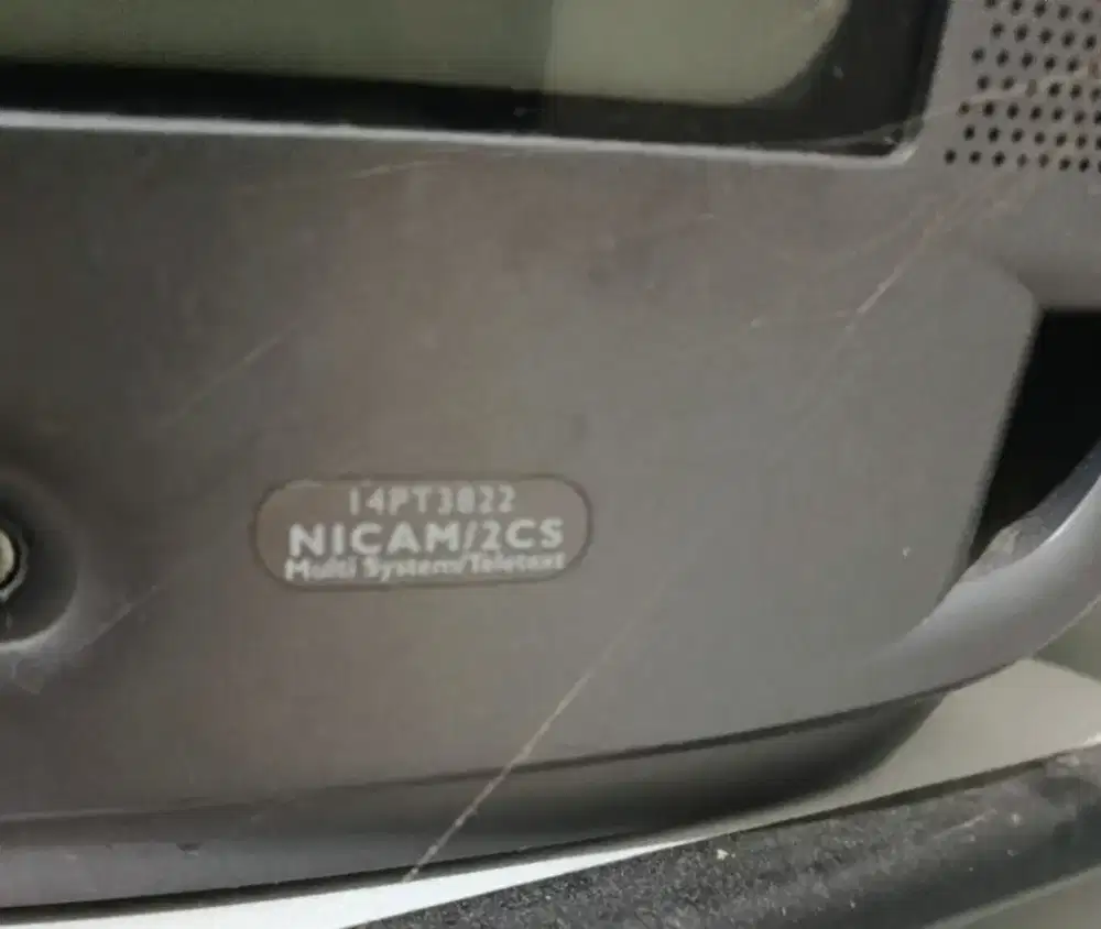 Dijual TV layar cembung 14 in bekas merk Phillips