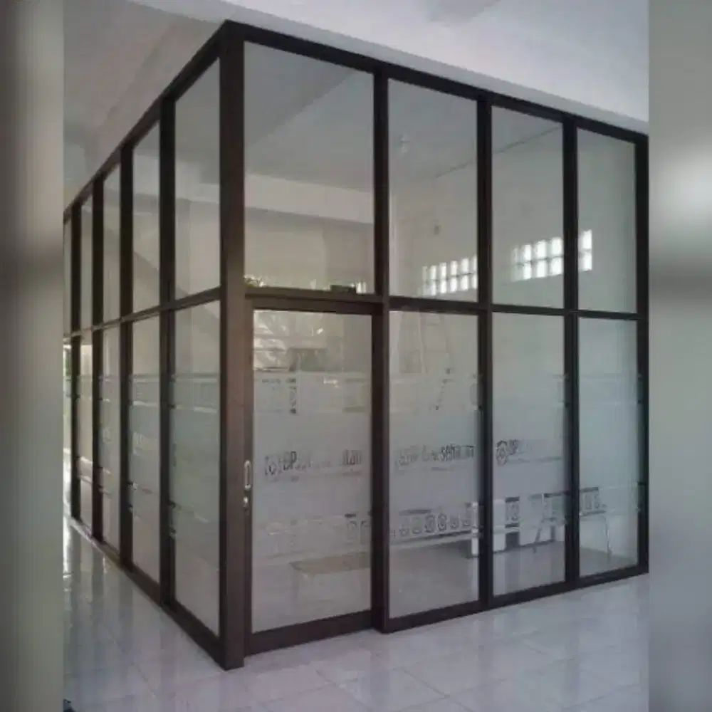 Kusen aluminium dan kaca