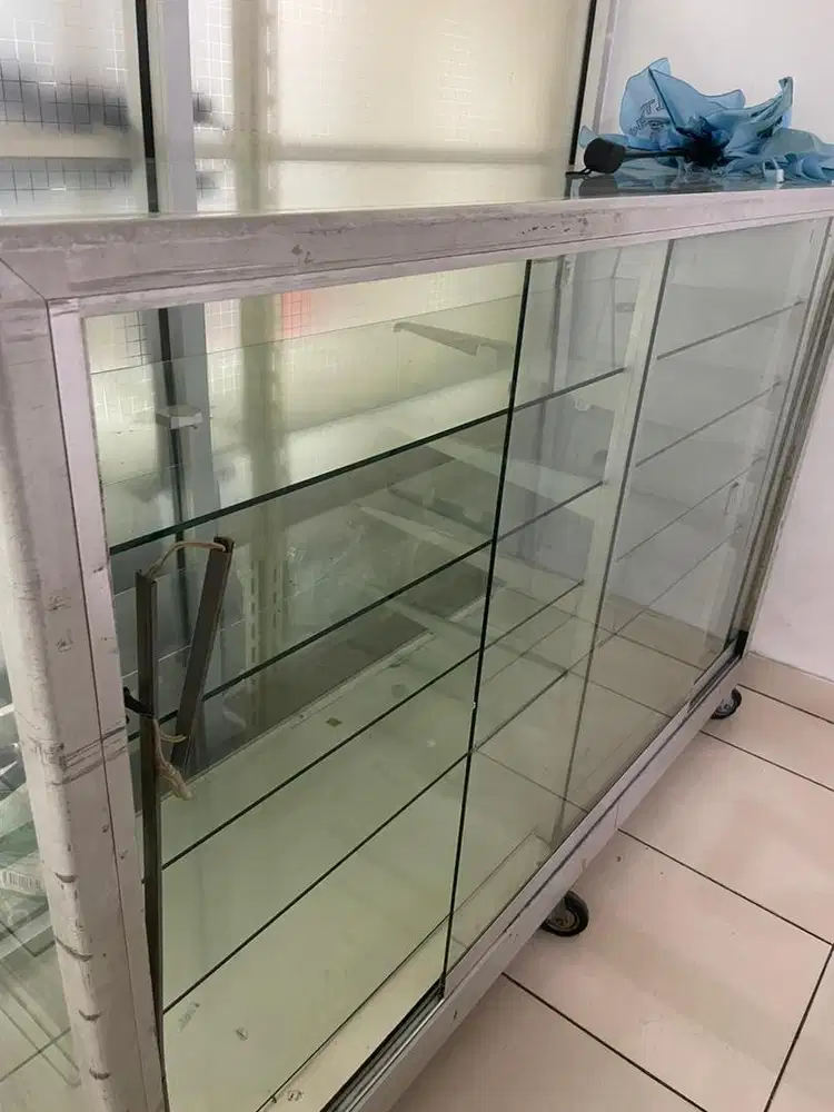 Etalase /Lemari Kaca Barang Dagangan
