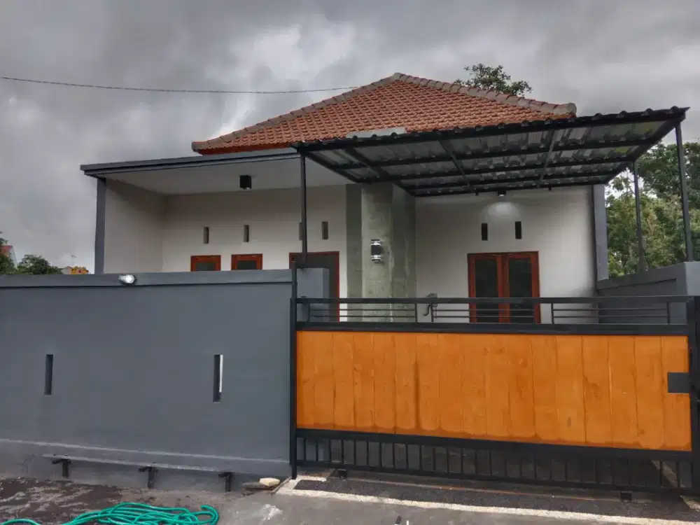 Jual rumah baru lantai 1 di Jl Abian Base Dalung Badung Bali