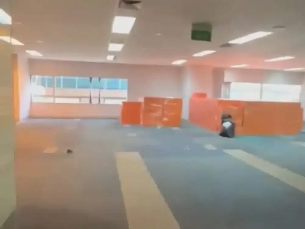 SEWA KANTOR DI  DI JAKARTA SELATAN SUDIRMAN  922M2  FITTED  135K  NEGO